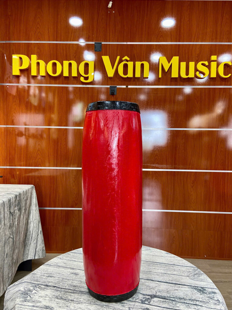 Trống cơm biểu diễn