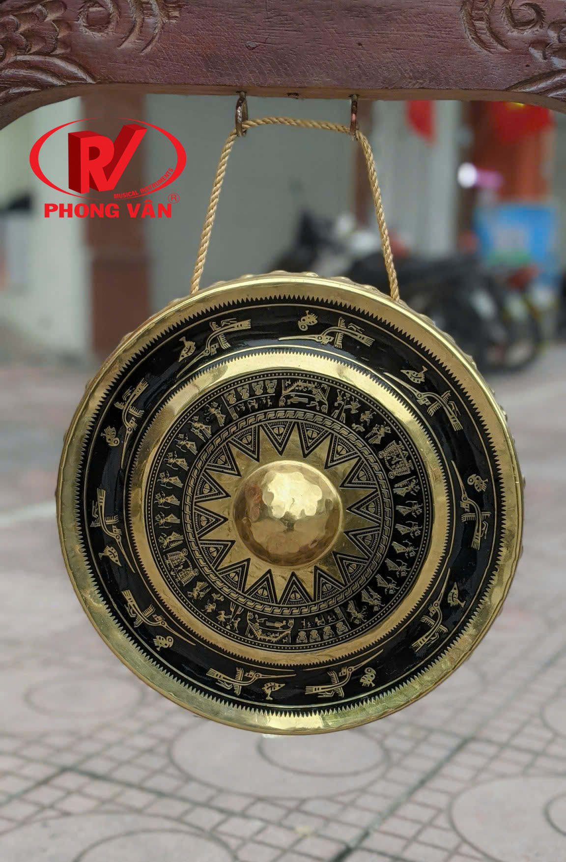 CHIÊNG 30 (1) Chiêng đồng 30cm hình trống đồng có giá treo gỗ