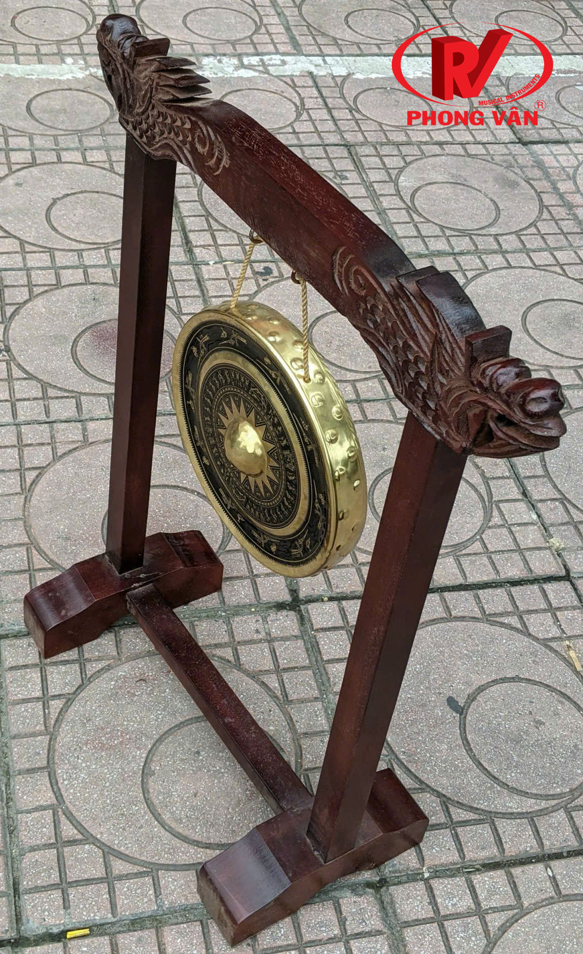 CHIÊNG 30 (4) Chiêng đồng 30cm hình trống đồng có giá treo gỗ
