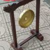 Chiêng đồng 30cm hình trống đồng có giá treo gỗ
