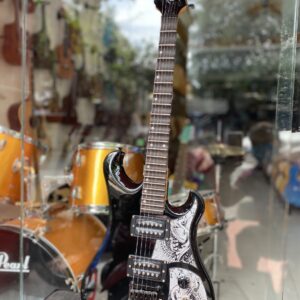 Đàn guitar điện phím lõm cao cấp màu đen Fender