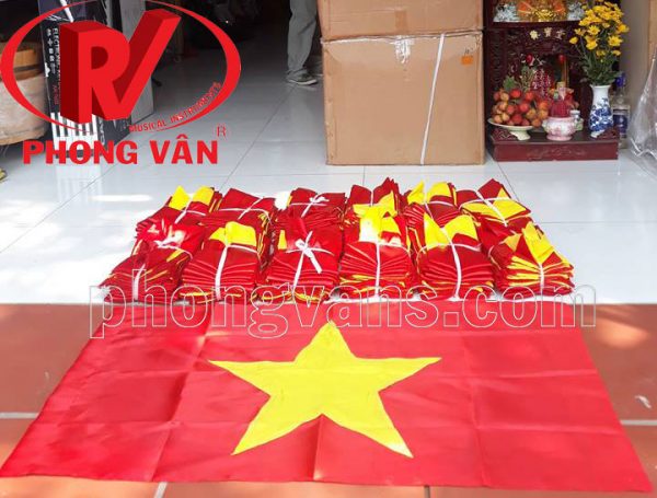 Cờ tổ quốc Việt Nam dài 1 mét