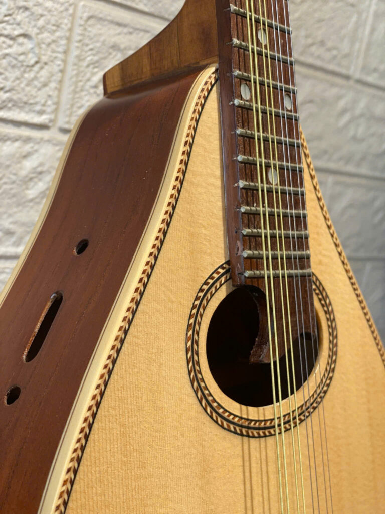 Đàn mandolin gỗ hồng đào cao cấp
