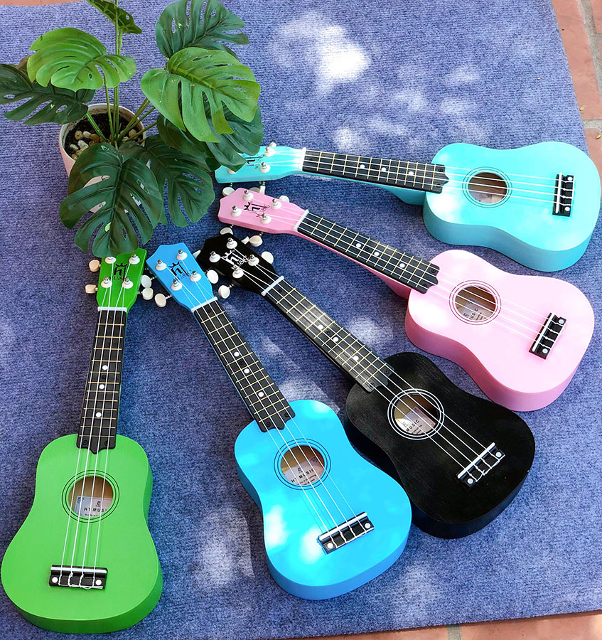 Đàn ukulele màu bằng gỗ