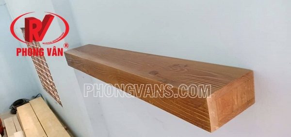 Kệ gỗ thông treo tường dễ lắp đặt