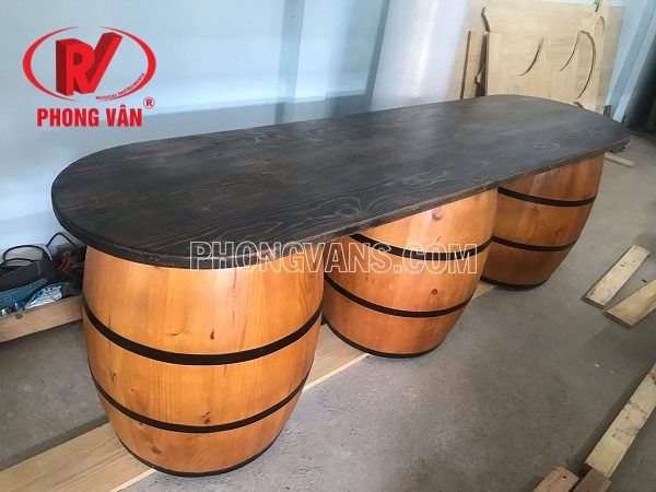 Bộ bàn dài 2m6 thùng rượu gỗ thông cao 80cm