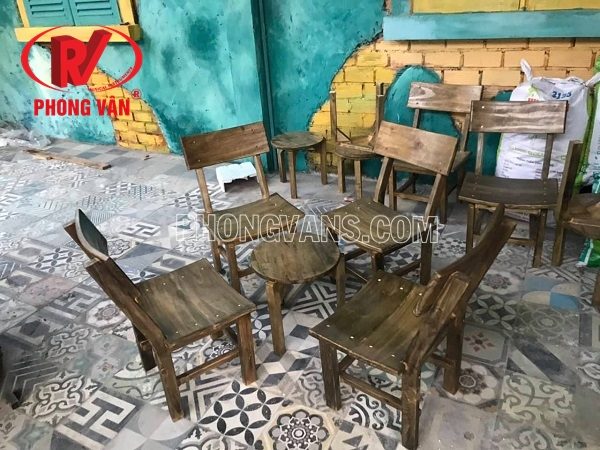 Bộ bàn ghế gỗ thông quán cafe màu giả cổ