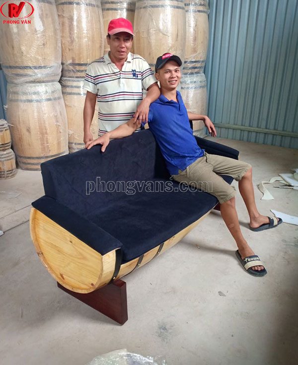 Bàn ghế sofa từ thùng rượu gỗ