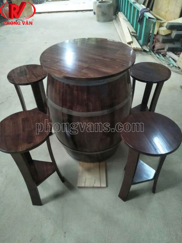 Bộ bàn ghế bằng thùng rượu vang gỗ
