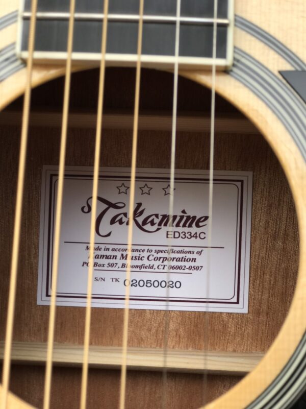 Guitar acoustic Takamine có EQ