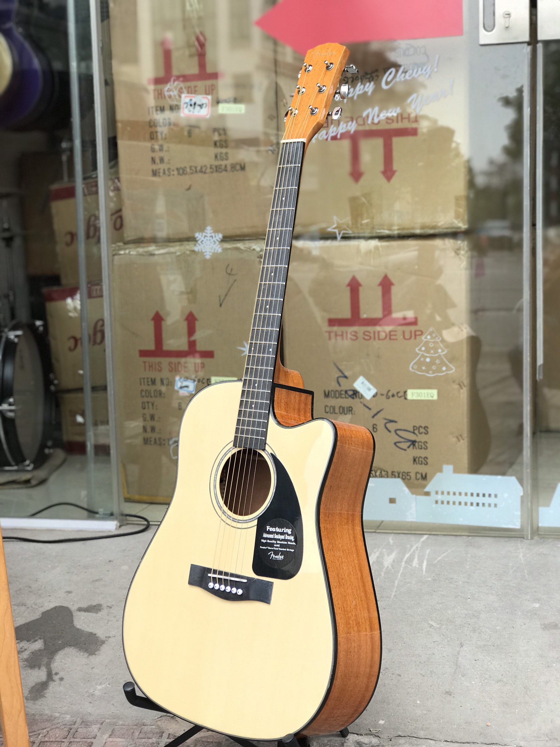 Guitar Fender CD-60CE có EQ