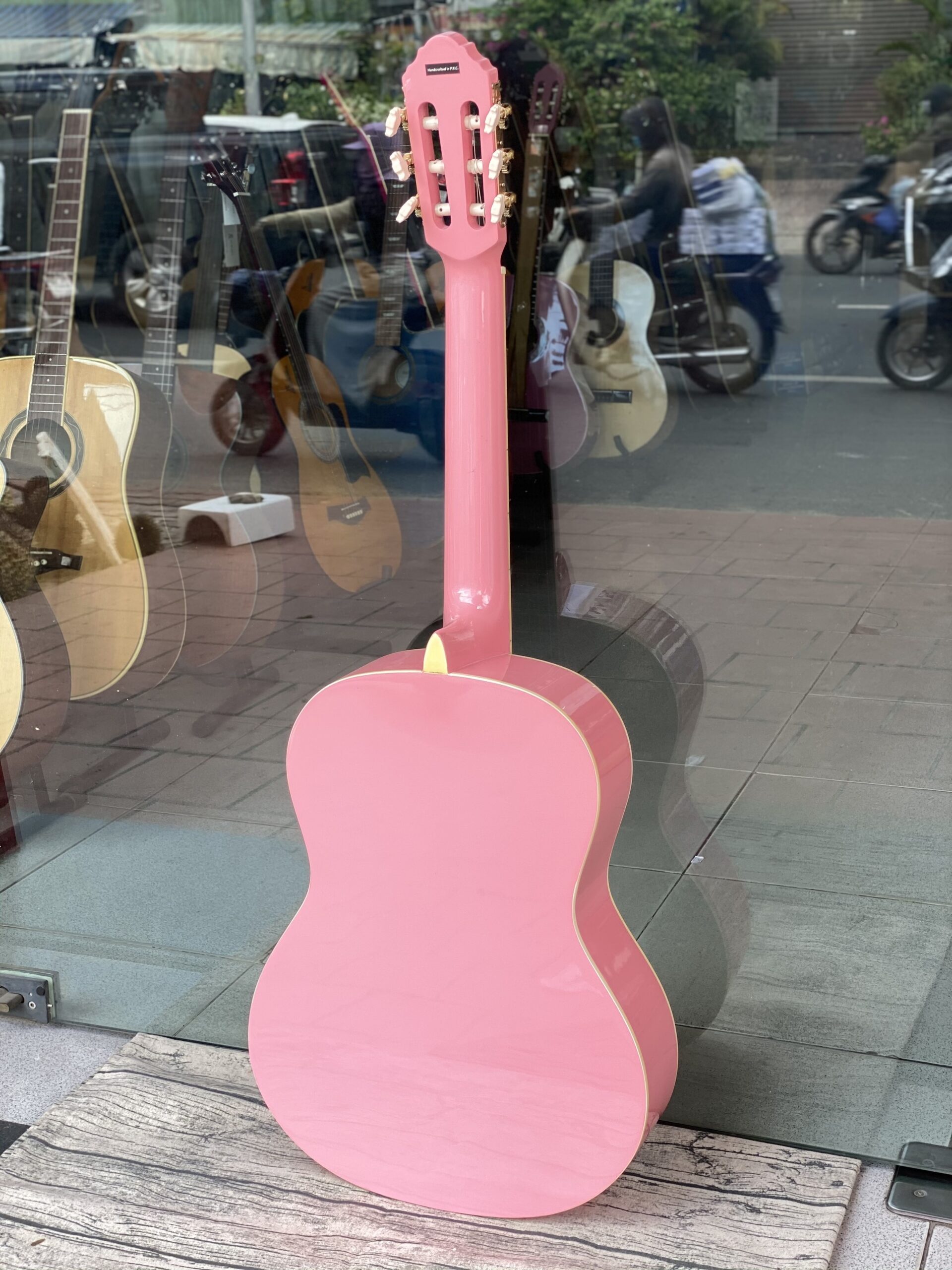 Phong Vân music chuyên nhập khẩu và phân phối các mẫu guitar, đa dạng sản phẩm; với giá ưu đãi và chất lượng tốt. Nay Phong Vân Music giới thiệu một mẫu guitar siêu hot trong thị trường âm nhạc; Guitar Classic EKO CS10 chính hãng.