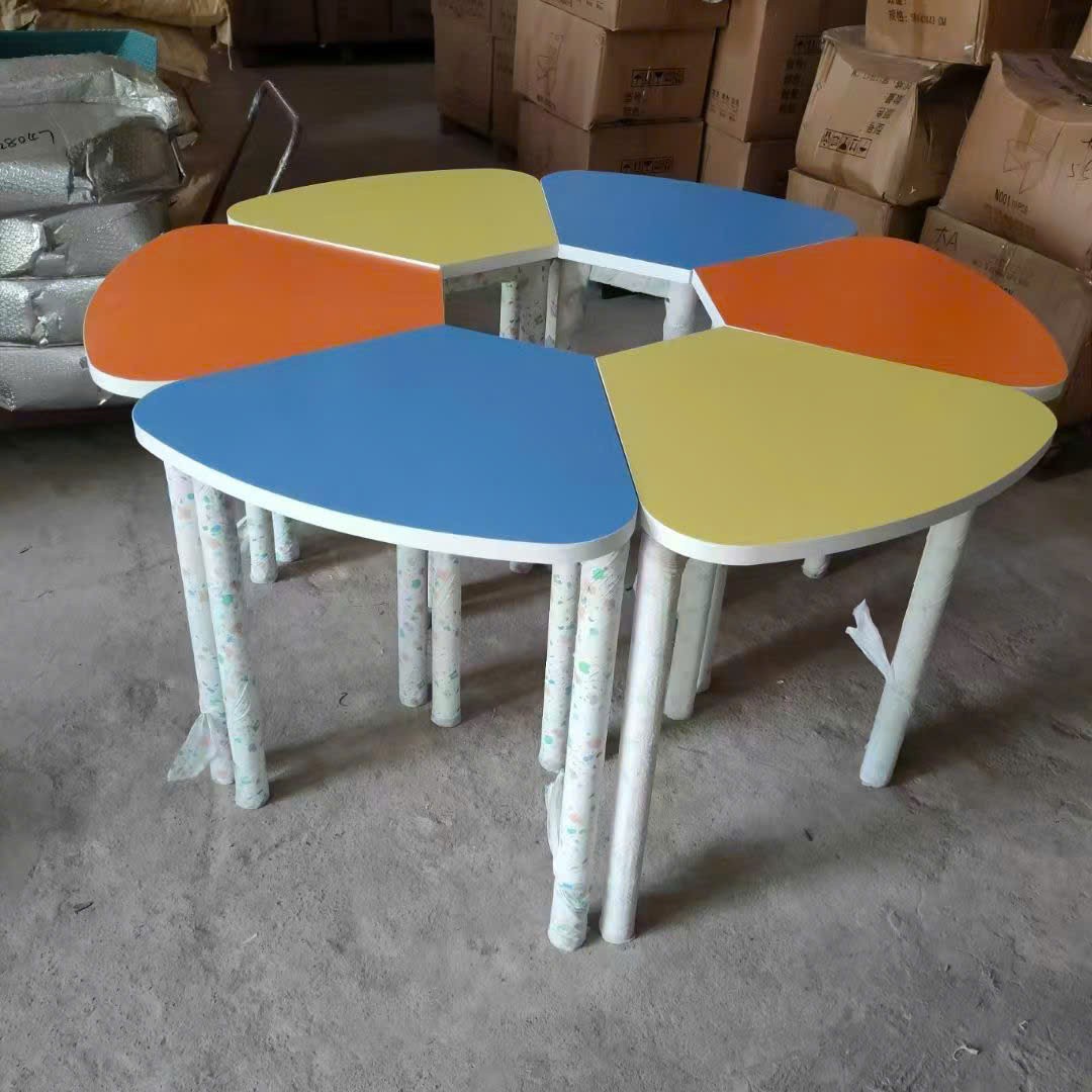Bàn Ghế Học Sinh Tiểu Học Tiêu Chuẩn