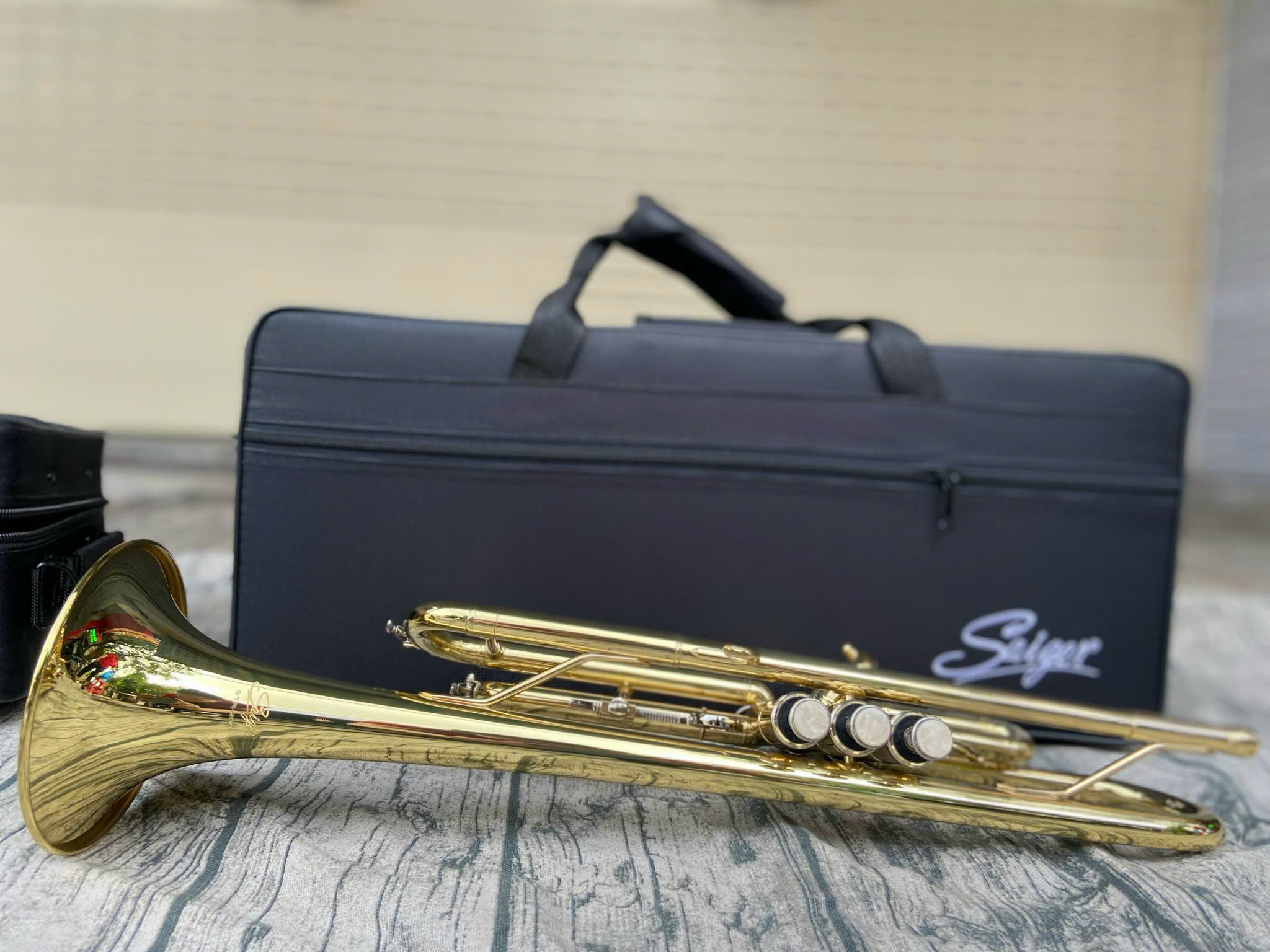 STR-200 (1) Kèn Trumpet Saiger STR-200 Vàng
