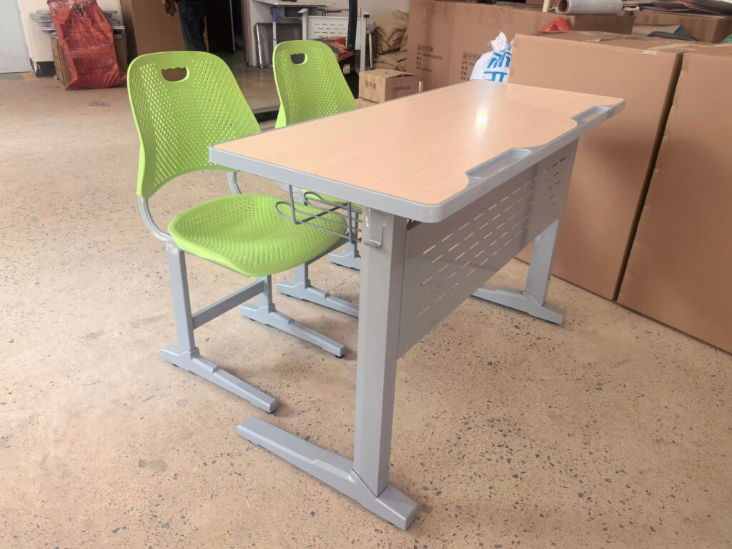 Bàn Ghế Học Sinh Tiểu Học Tiêu Chuẩn