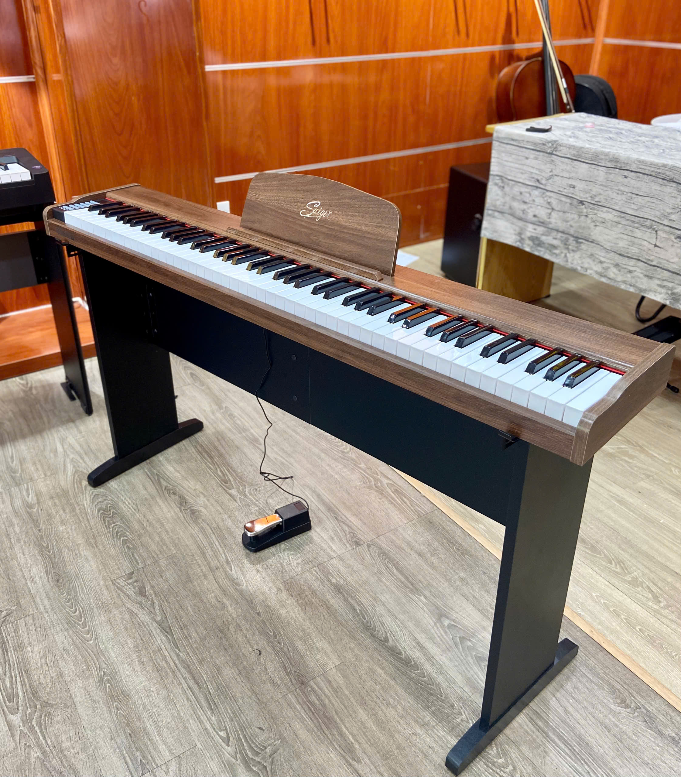 z7122066242307_54d810edff026c2d83ded506c4d071de Piano điện Saiger SDP-2024